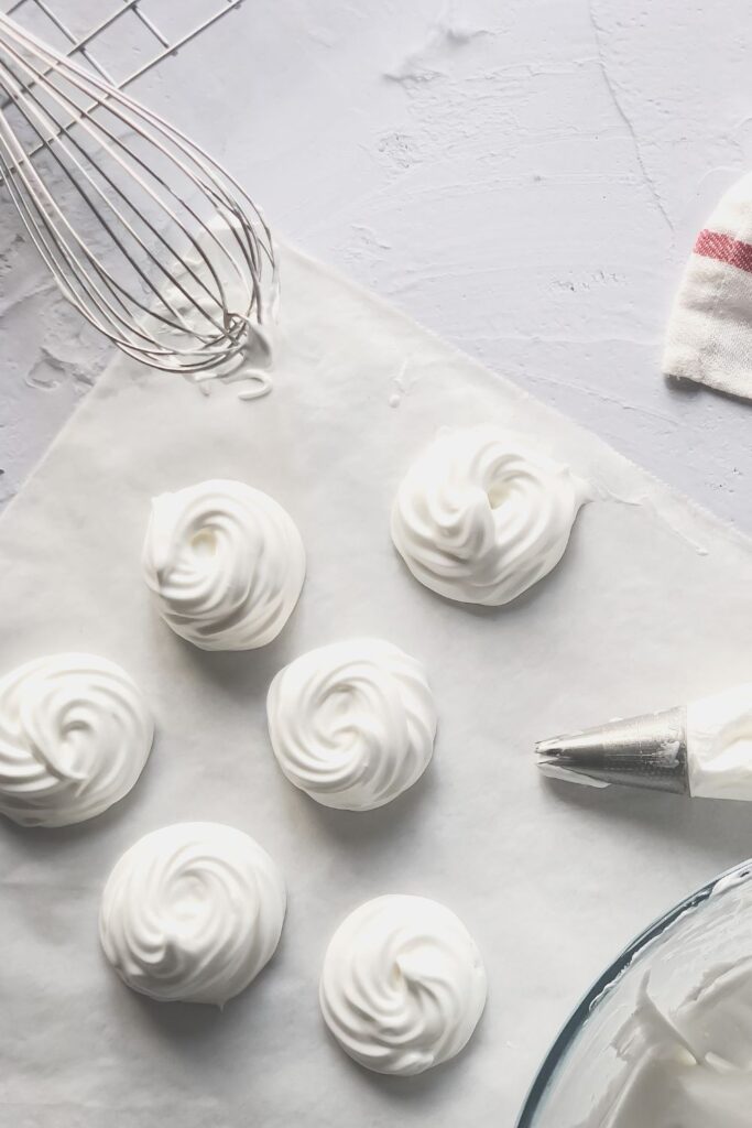 Nigella Meringue