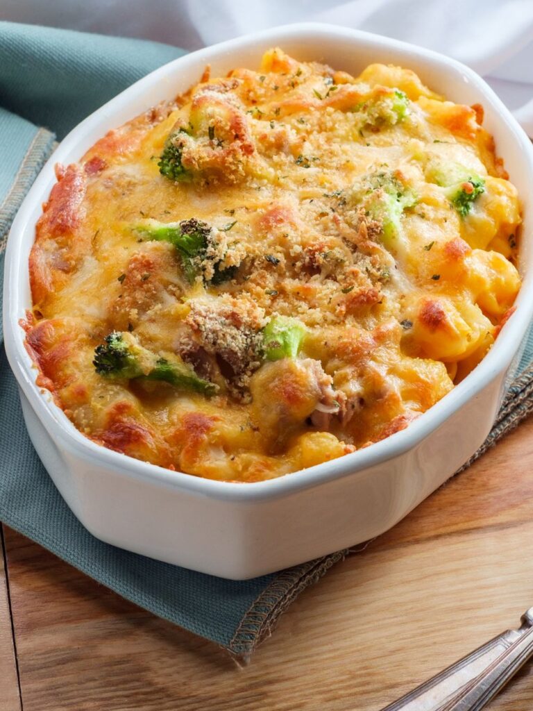 What To Serve With Tuna Pasta Bake Uk (15 Best Sides)