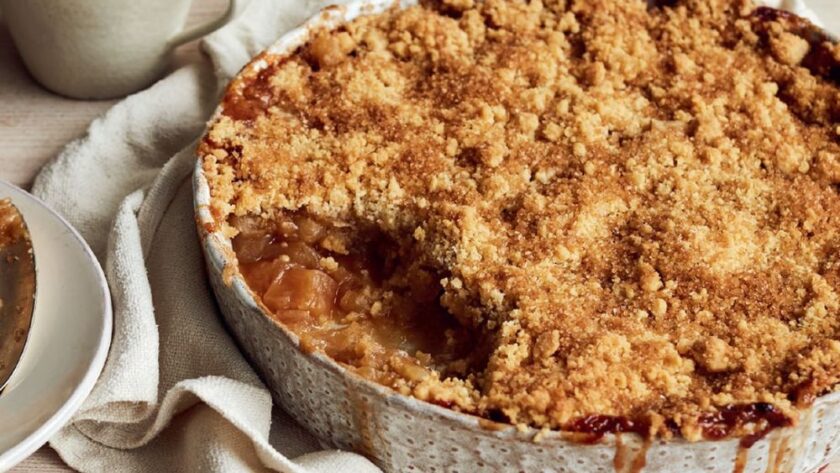 Mary Berry Apple Crumble