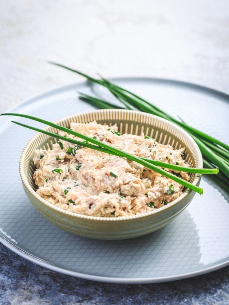 What To Serve With Smoked Salmon Pate Uk (20 Tasty Side Dishes)