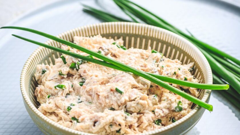 What To Serve With Smoked Salmon Pate Uk (20 Tasty Side Dishes)
